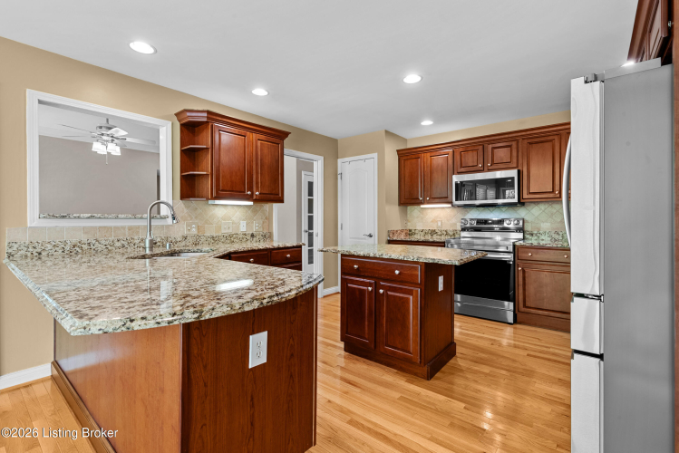 Listing Image 10