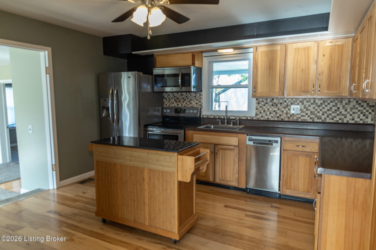 Listing Image 9
