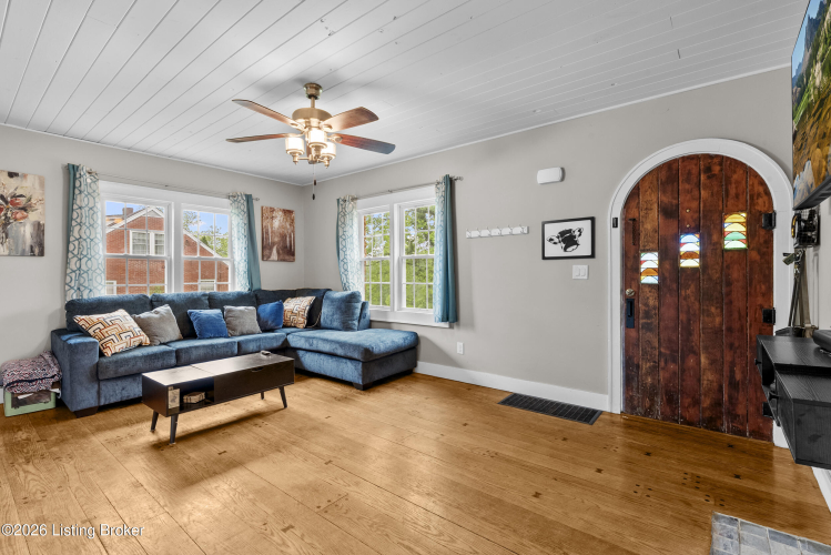 Listing Image 9