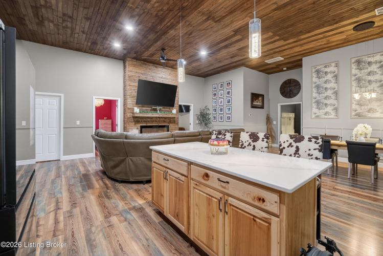 Listing Image 13