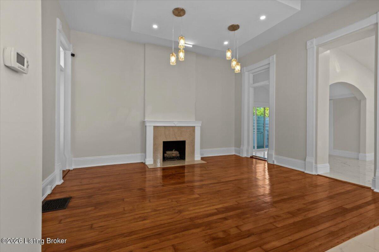 Listing Image 19