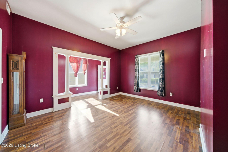Listing Image 8