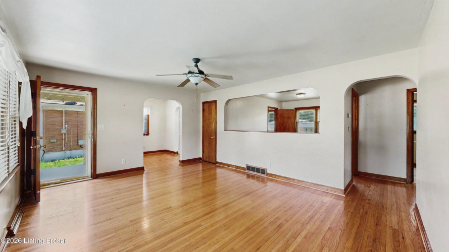 Listing Image 6