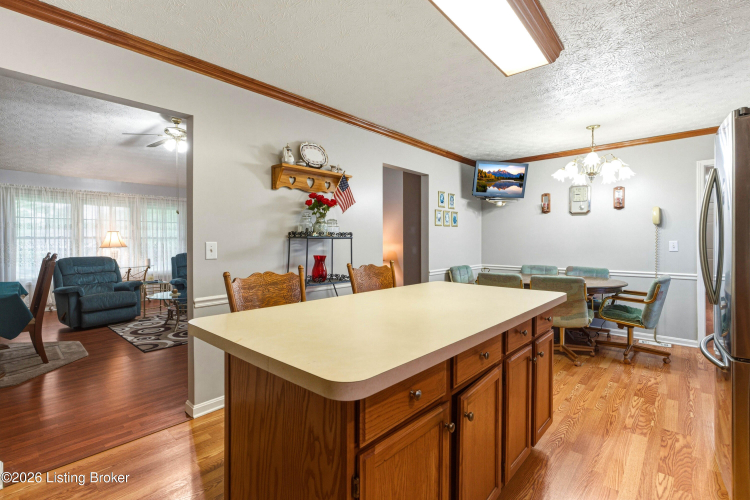 Listing Image 17