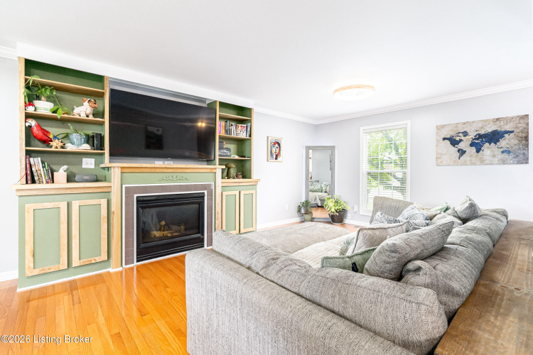 Listing Image 6