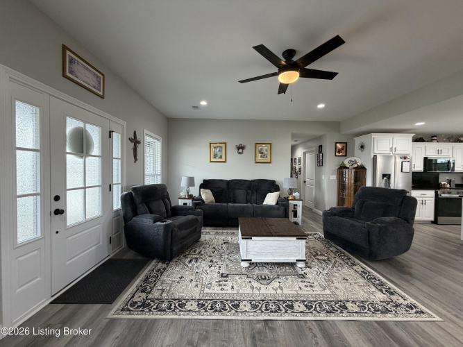 Listing Image 6