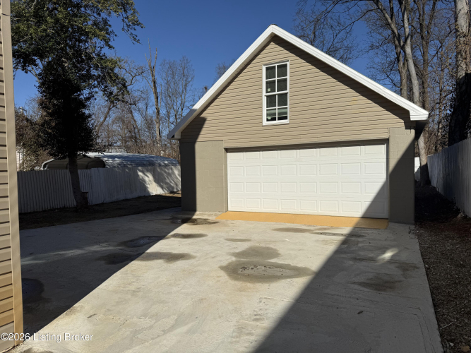 Listing Image 6