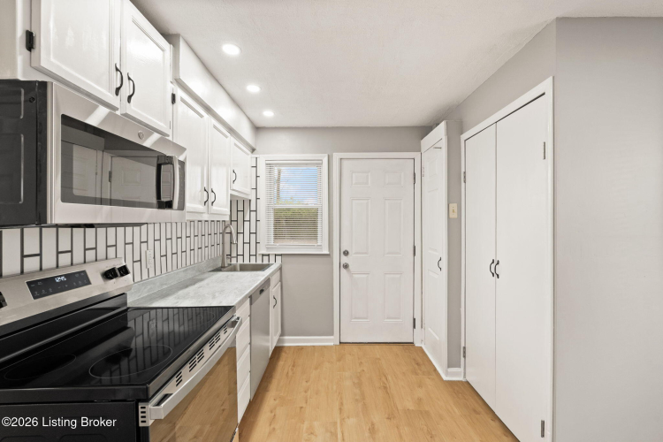 Listing Image 14