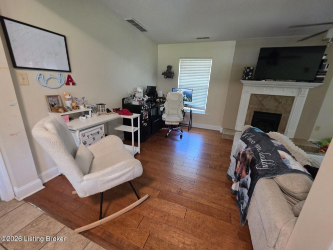 Listing Image 18