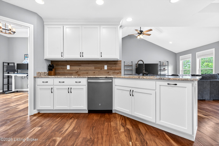 Listing Image 19