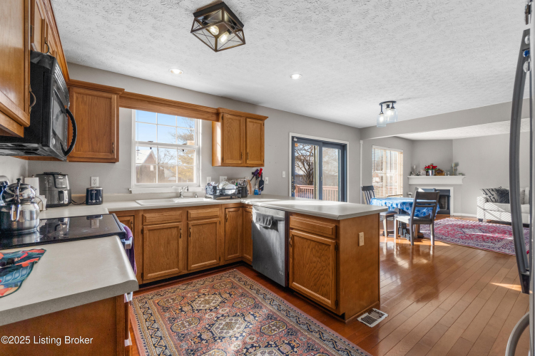 Listing Image 12