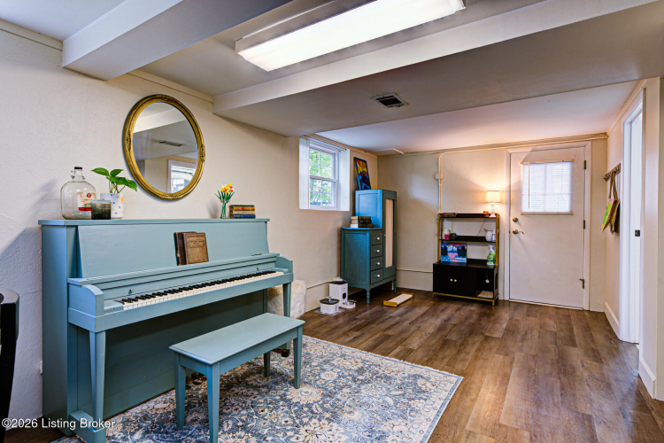 Listing Image 14