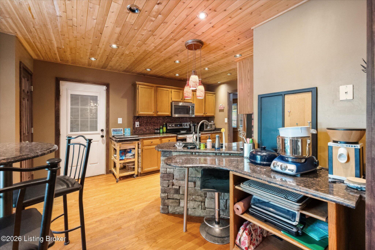 Listing Image 19