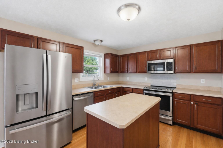 Listing Image 12