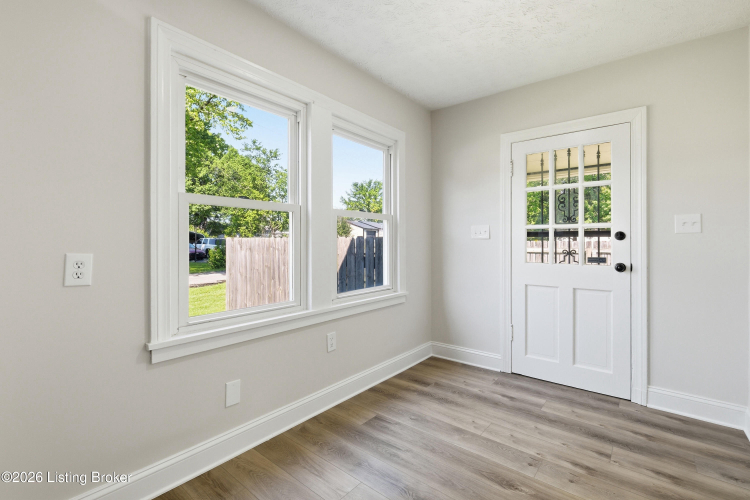 Listing Image 12