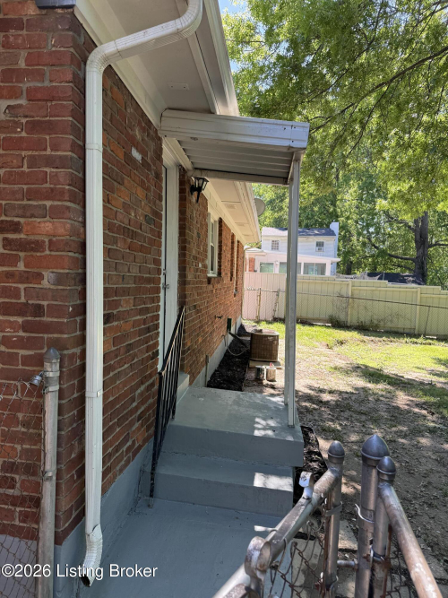Listing Image 8