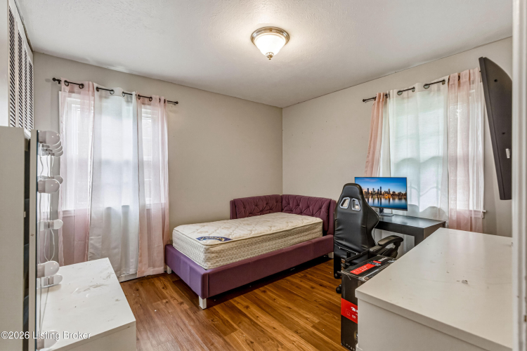 Listing Image 17