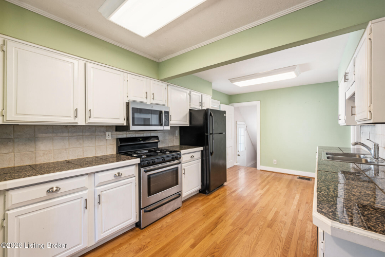 Listing Image 12