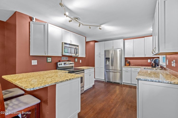 Listing Image 11