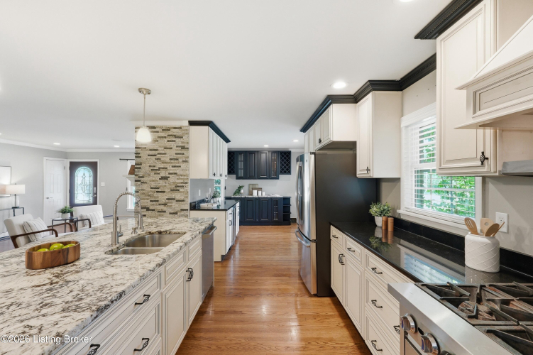 Listing Image 12