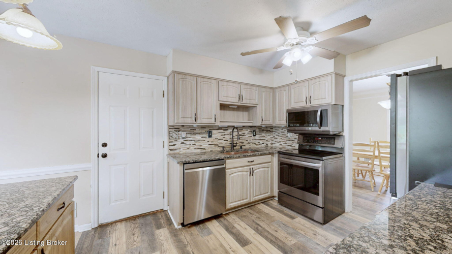 Listing Image 9