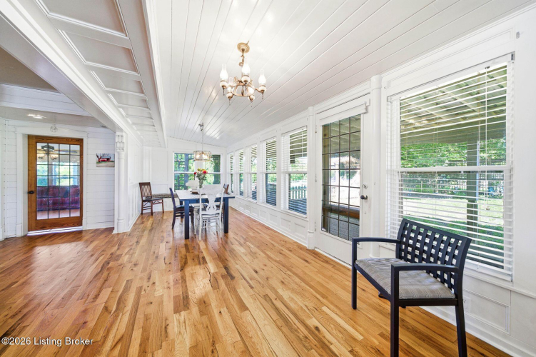 Listing Image 12