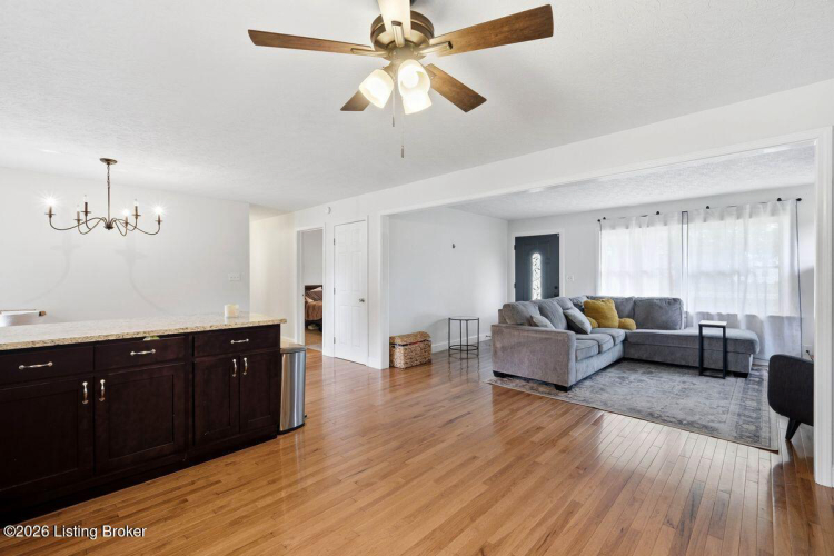 Listing Image 16