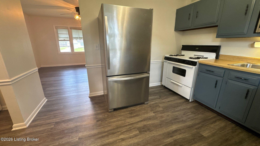 Listing Image 12
