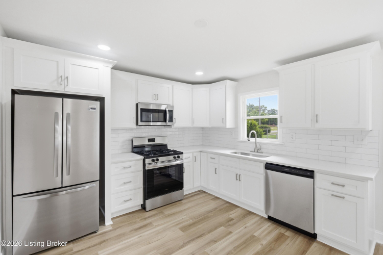 Listing Image 12