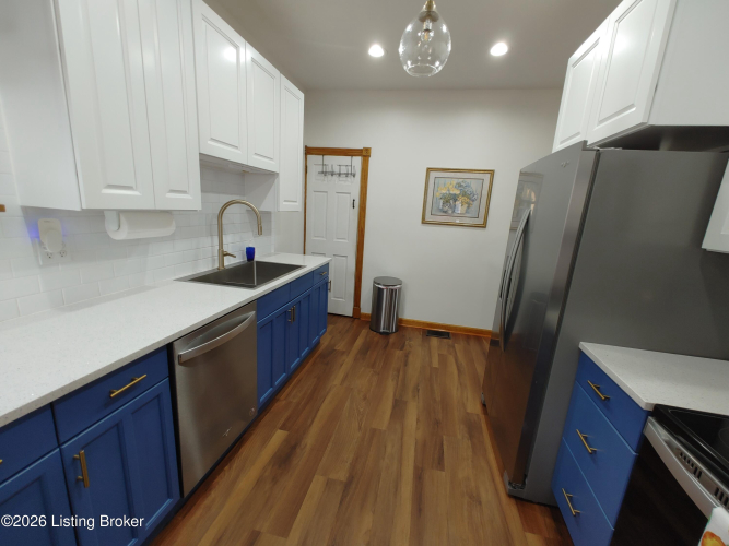 Listing Image 12
