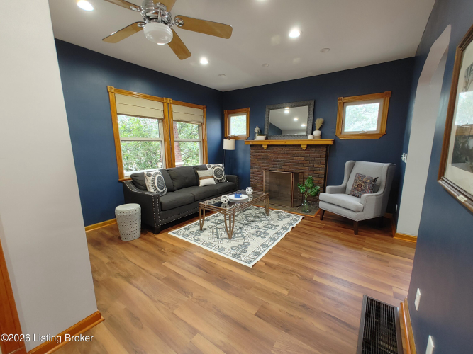 Listing Image 4