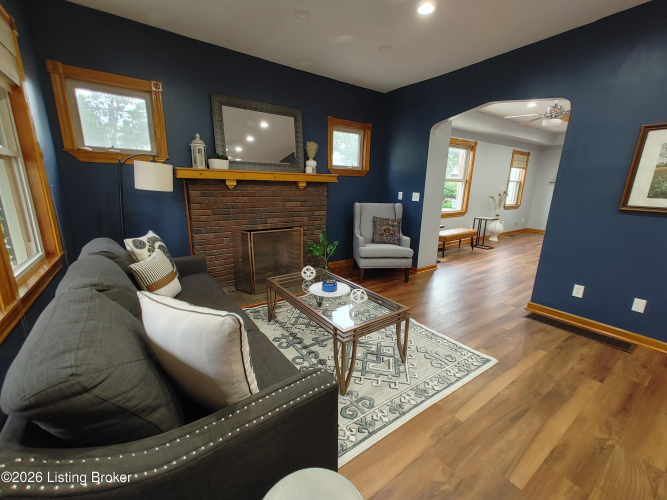 Listing Image 5
