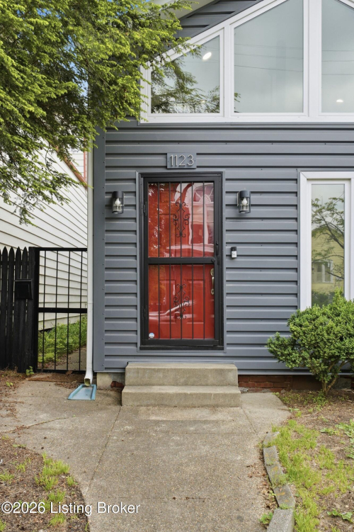 Listing Image 4