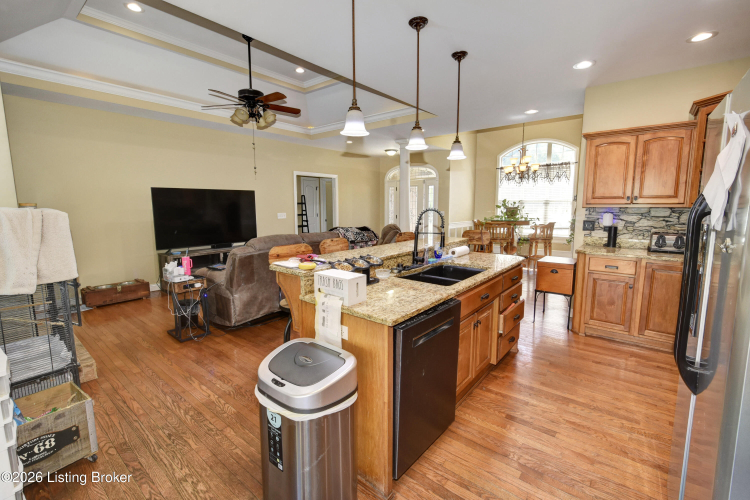 Listing Image 9