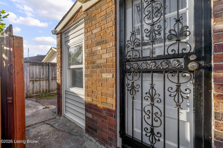 Listing Image 5