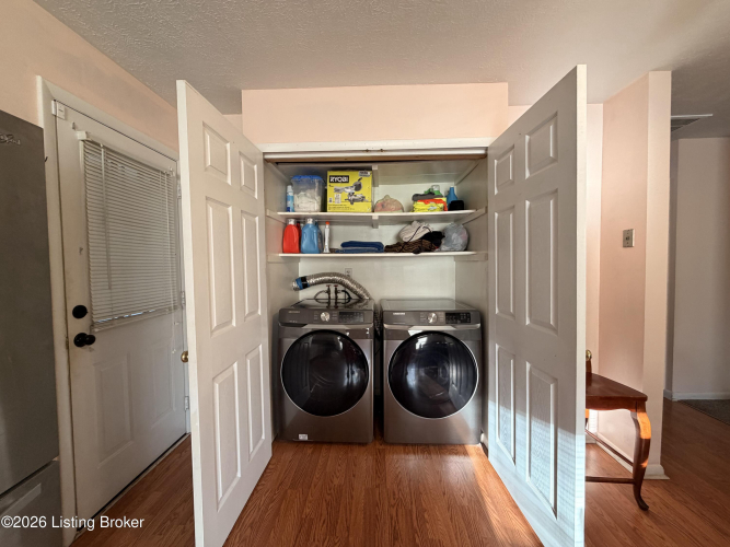 Listing Image 12