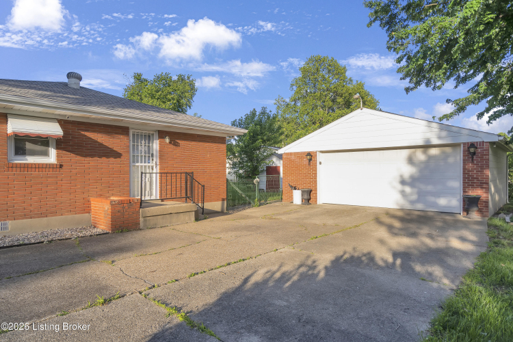 Listing Image 14