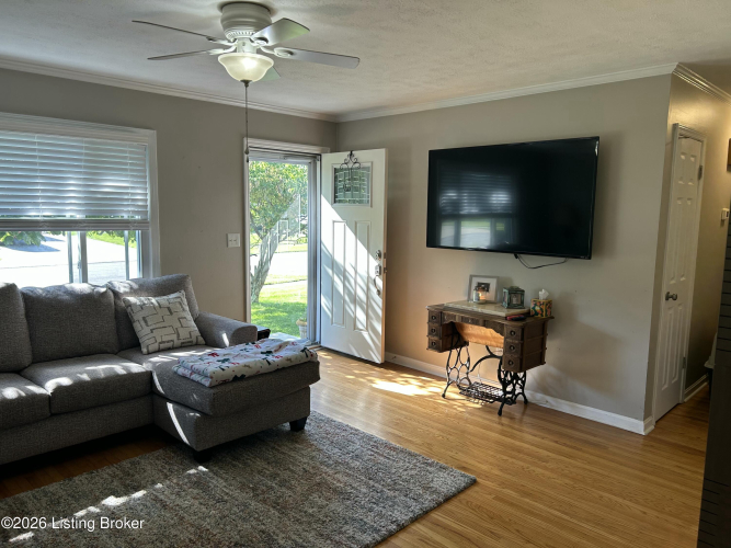 Listing Image 8