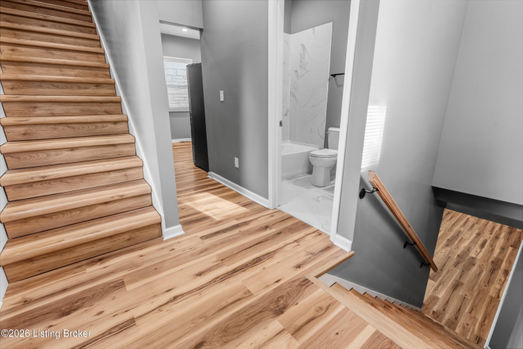 Listing Image 12