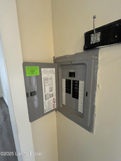 Listing Image 6