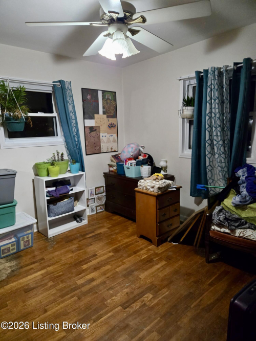 Listing Image 11