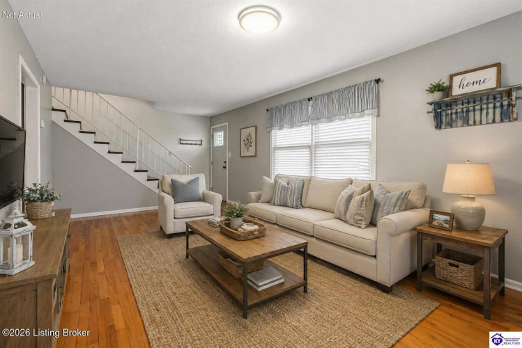 Listing Image 4