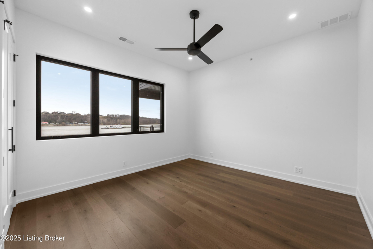 Listing Image 52
