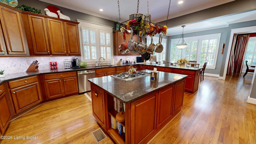 Listing Image 10