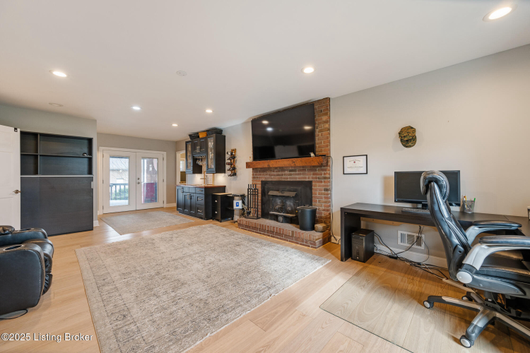 Listing Image 14