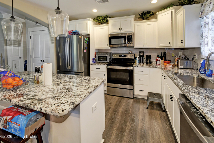Listing Image 11