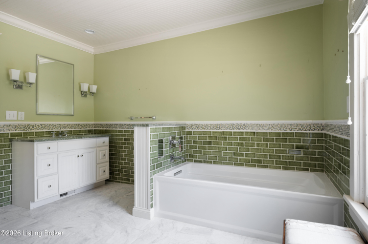 Listing Image 40