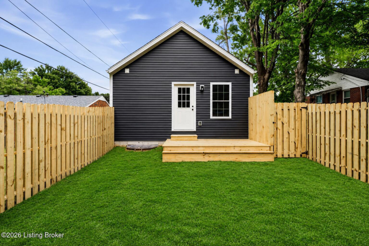 Listing Image 4