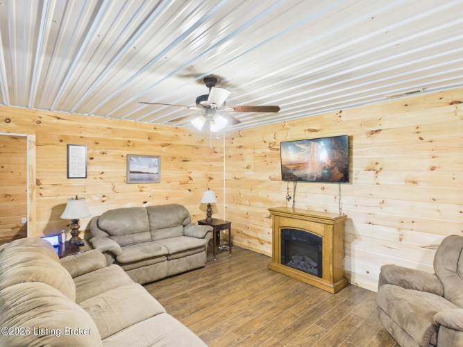 Listing Image 18