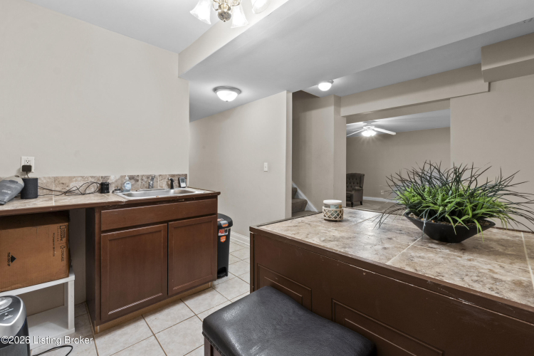 Listing Image 82